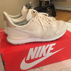 Nike Internationalist